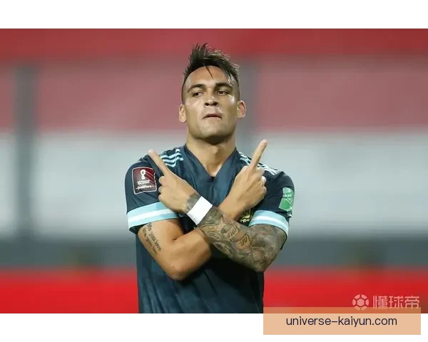 劳尔技术特点分析：精确的控球能力与出色的跑位意识。